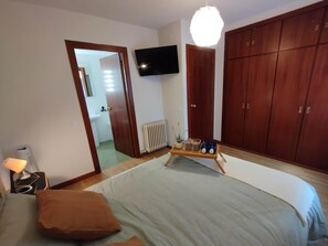 Classic Double Room, Ensuite | Free WiFi - Posada Madrileña (Madrid)