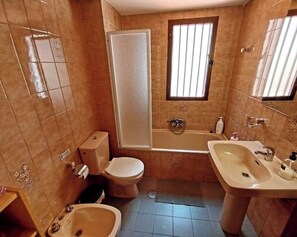 Shared bathroom - Posada Madrileña (Madrid)