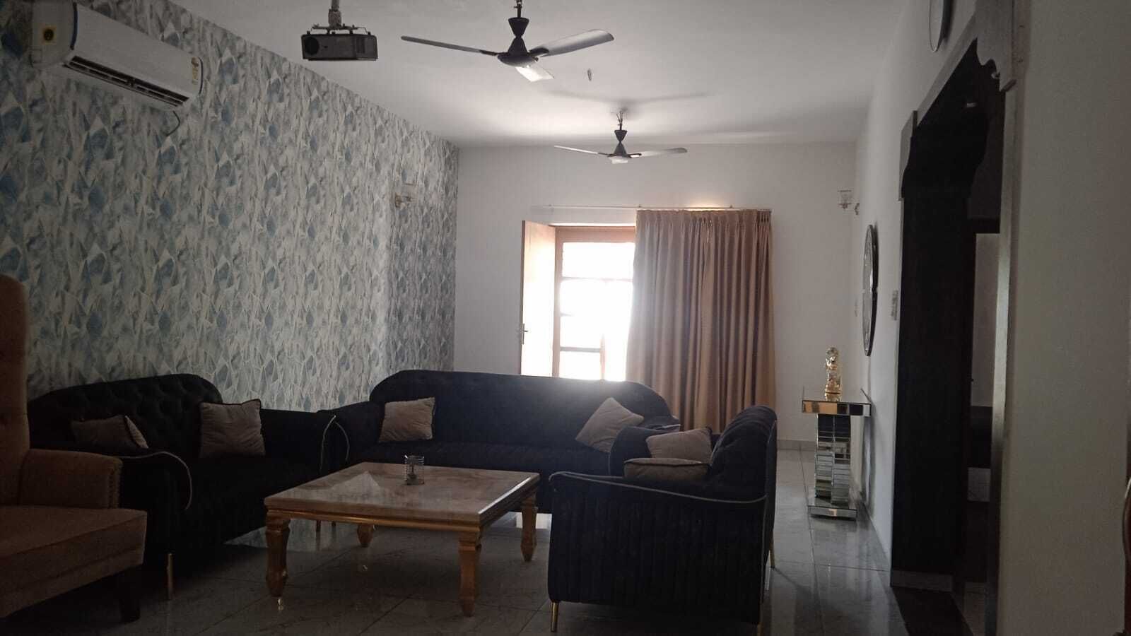 32-inch flat-screen TV with digital channels, fireplace, books