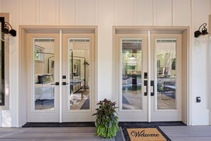 Exterior detail - (E) Sycamore Grove | 3 Bed, 2 Bath (Wildwood)