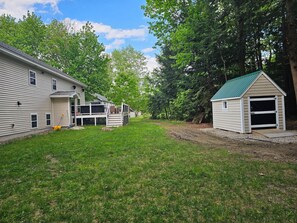 Property grounds - Perfect 3-bedroom, 2-Bath house in Sanford with WiFi Near 3- Coastal Beaches! (Sanford)