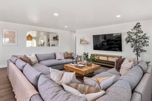 Fernseher, Kamin, Arbeitsbereiche