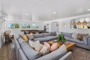 Fernseher, Kamin, Arbeitsbereiche