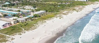 Oceanfront in Cocoa Beach - cute and cozy condo!