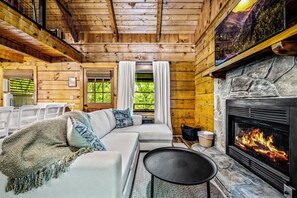 Smart TV, fireplace