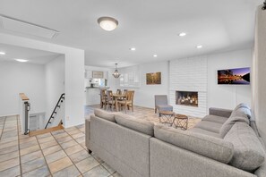 Smart TV, video games, books - Pool, hot tub, fire pit, and more! Aqua La Vista (Vista)
