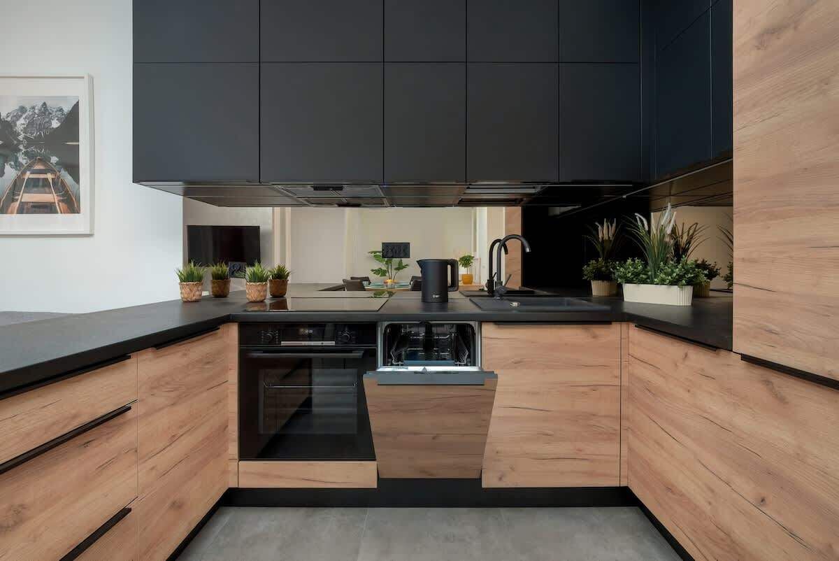 Frigorifero, forno, piano cottura, lavastoviglie