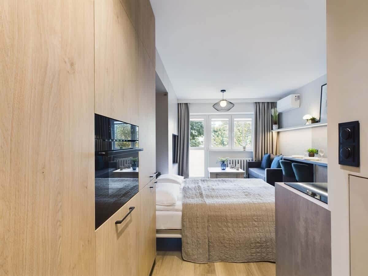 Tabla de planchar con plancha, wifi, ropa de cama