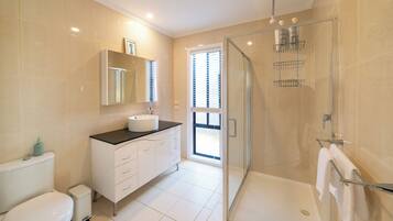 Douche, serviettes fournies