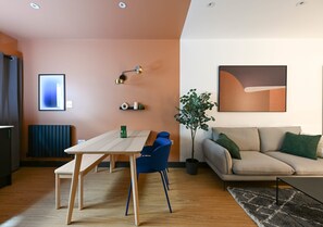 Apartment | 2 bedrooms, desk, Internet