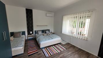 House | 7 bedrooms, iron/ironing board, free WiFi, bed sheets