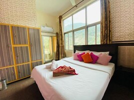 Deluxe Double Room | Soundproofing, iron/ironing board, free WiFi