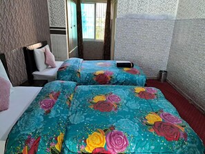Deluxe Double Room | Soundproofing, iron/ironing board, free WiFi