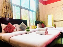 Deluxe Double Room | Soundproofing, iron/ironing board, free WiFi