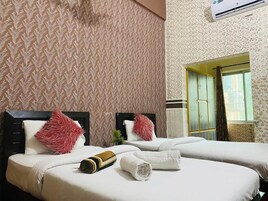 Deluxe Double Room | Soundproofing, iron/ironing board, free WiFi