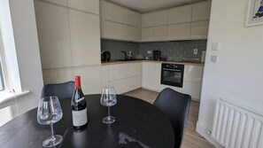 Unclassified image, 3 of 22, button - Large 3BD Duplex, 20Min to Airport (Dublin)