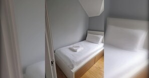 3 bedrooms, iron/ironing board, internet, bed sheets - Large 3BD Duplex, 20Min to Airport (Dublin)