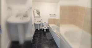Unclassified image, 3 of 22, button - Large 3BD Duplex, 20Min to Airport (Dublin)