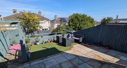 Bright 2BD Family Home with Hidden Zen Den & Garden