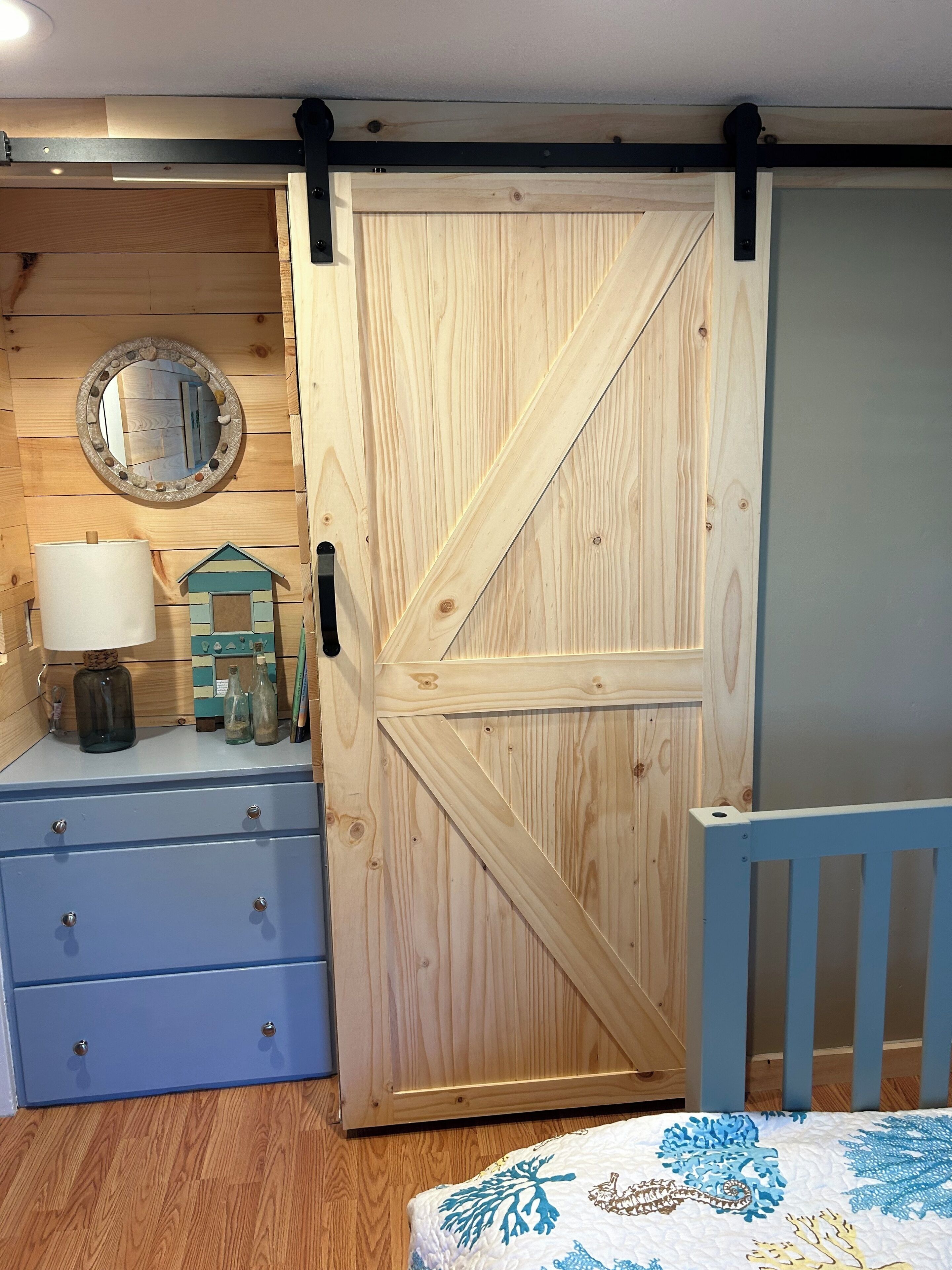 Lakefront cozy 2bedroom cabin in Gladwin with WiFi, AC