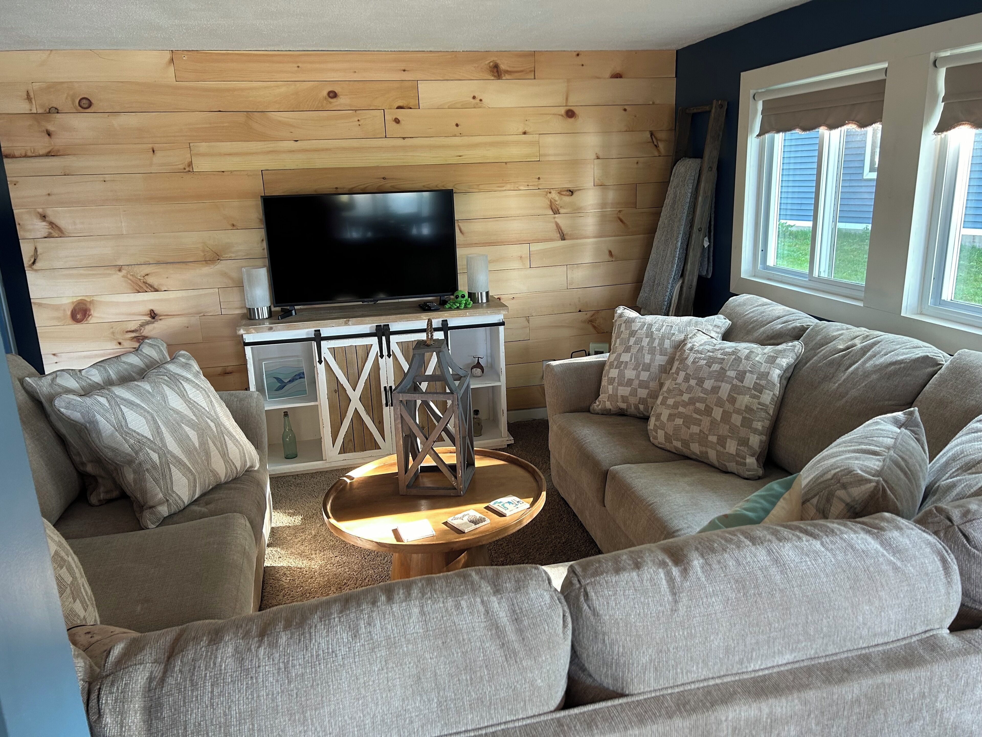 Lakefront cozy 2bedroom cabin in Gladwin with WiFi, AC