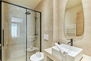 Shower, hair dryer, shampoo