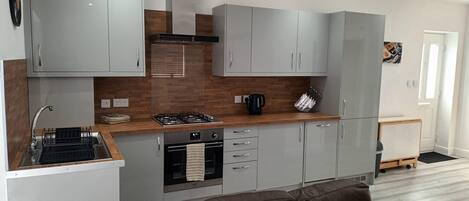 Chalet | Private kitchen | Fridge, microwave, oven, stovetop