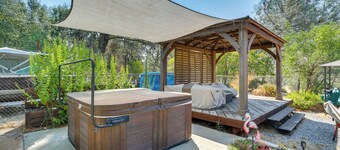Hot Tub & Horse Boarding on 3 Acres in Redding!