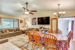 House (3 Bedrooms) | Interior - Hot Tub, Dog-friendly Yard! 3-acre Redding Retreat (Redding)