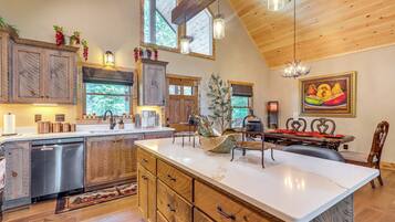 House (3 Bedrooms) | Interior
