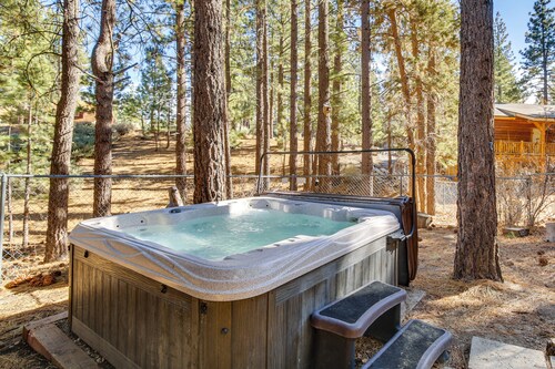 2 Mi to Lake & Skiing: Big Bear Family Cabin