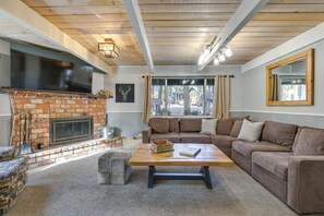 House (5 Bedrooms) | Interior