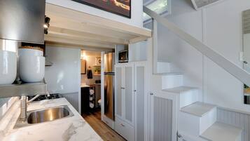 Apartment (0 Bedroom) | Interior