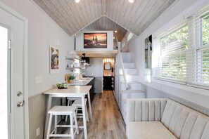Apartment (0 Bedroom) | Front of property