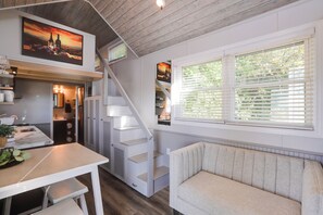 Apartment (0 Bedroom) | Interior