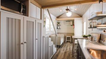 Apartment (0 Bedroom) | Interior