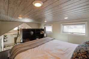 Apartment (0 Bedroom) | Interior