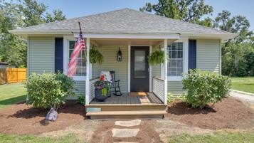 House (2 Bedrooms) | Depan hartanah