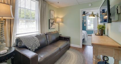 'the Cabernet Cabin' Defiance Home on Katy Trail!