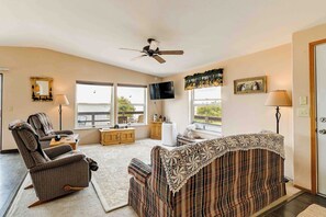 House (2 Bedrooms) | Interior - Lakefront Chiloquin Home w/ Scenic Deck! (Chiloquin)