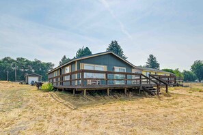 House (2 Bedrooms) | Interior - Lakefront Chiloquin Home w/ Scenic Deck! (Chiloquin)