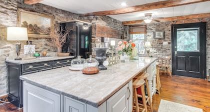 Steps to Delaware Canal: Enchanting Stone Cottage!