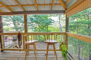 Interior - Cozy Beattyville Cabin w/ Fire Pit (Beattyville)
