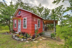 Interior - Cozy Beattyville Cabin w/ Fire Pit (Beattyville)