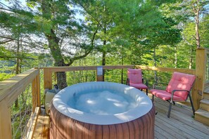 Interior - Cozy Beattyville Cabin w/ Fire Pit (Beattyville)