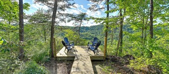 Cozy Beattyville Cabin w/ Fire Pit