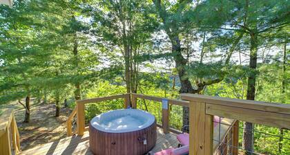 Cozy Beattyville Cabin w/ Fire Pit & Hot Tub