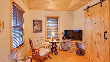 House (1 Bedroom) | Interior