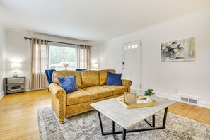 House (3 Bedrooms) | Interior