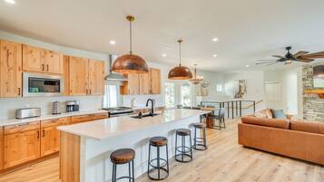 House (5 Bedrooms) | Interior
